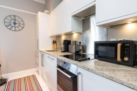 Central, Stunning 2 Bed Apartment With Parking! Cambridge  Exterior foto